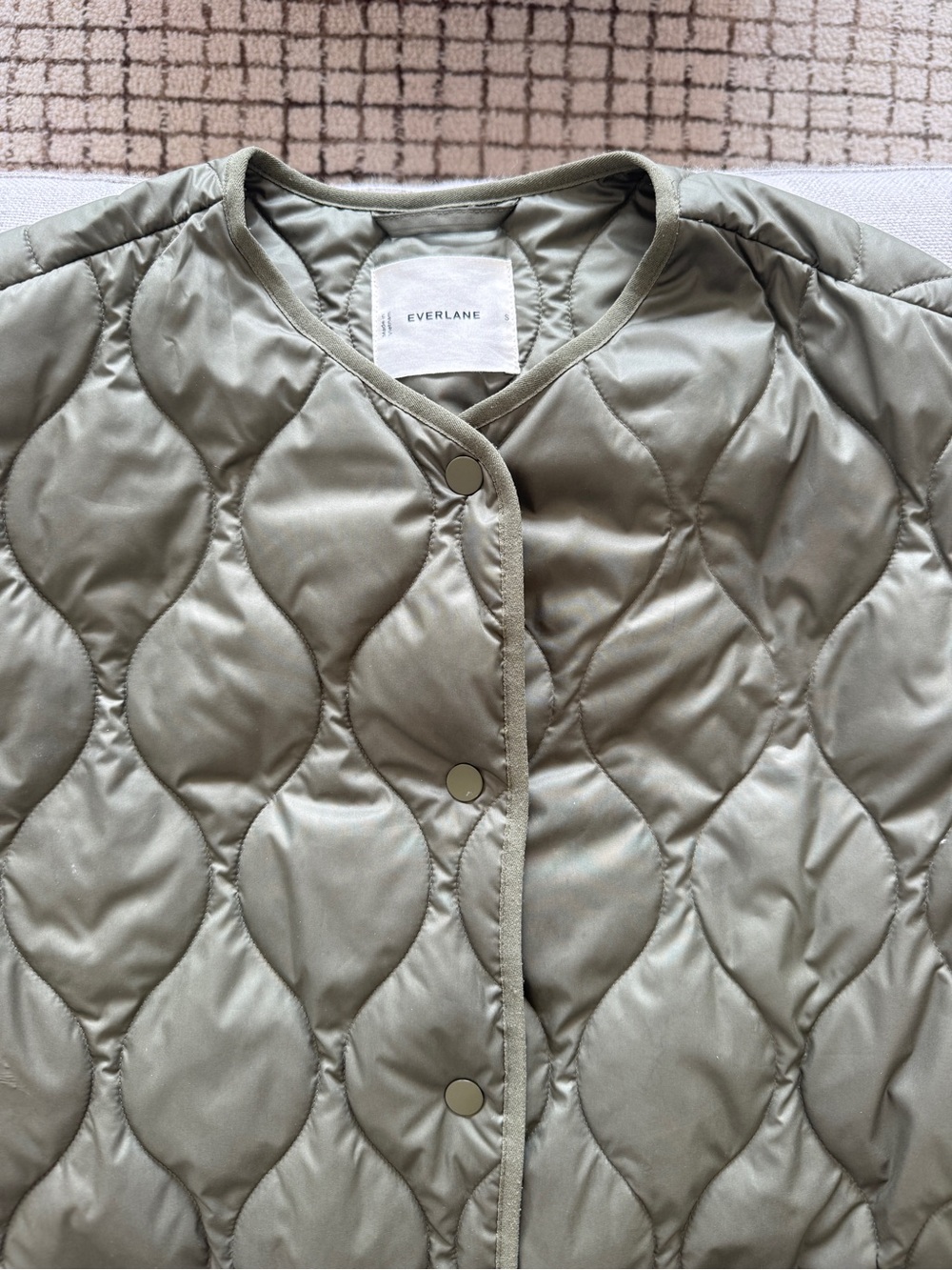 Everlane Quilted Puffer Jacket in Olive Green